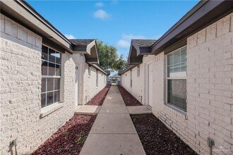 18 S Dahlia St in Pharr, TX - Building Photo - Building Photo
