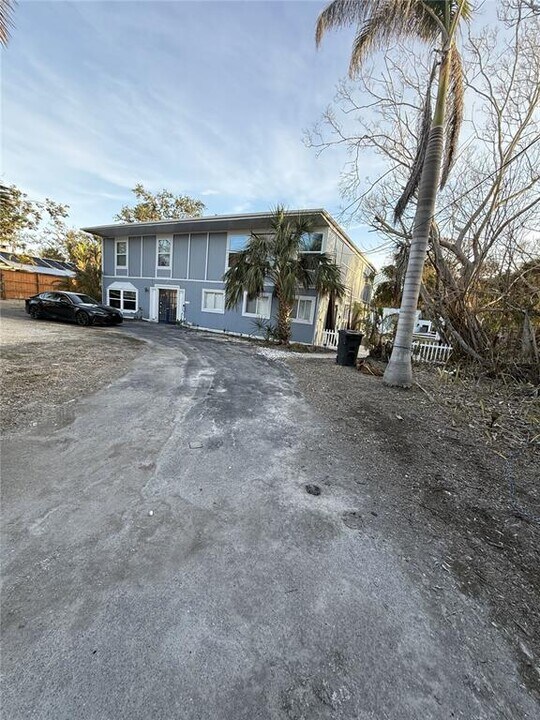 4439 Ocean Blvd in Siesta Key, FL - Foto de edificio