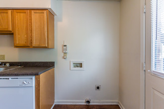 The Vue at Claudette Townhomes & Apartments in Memphis, TN - Foto de edificio - Interior Photo