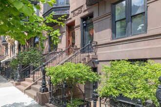 125 E 95th St in New York, NY - Foto de edificio - Building Photo