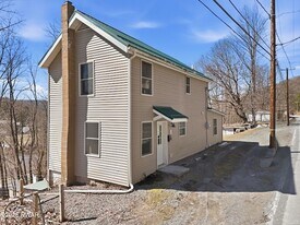 760 Hudson St in Hawley, PA - Building Photo