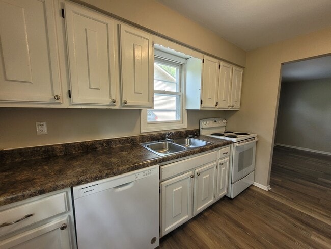 4298 SE 17th St in Des Moines, IA - Building Photo - Building Photo