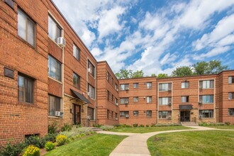 Chillum Terrace Apartments in Hyattsville, MD - Foto de edificio - Building Photo