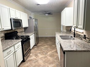 1126 E Dartmouth Ln in Deer Park, TX - Building Photo - Building Photo