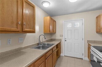 176 Pavilion Ave in Providence, RI - Building Photo - Building Photo