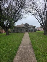 1750 Oneal St in Lancaster, TX - Building Photo