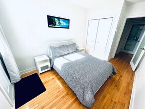 4850 Rue Sainte-Catherine E in Montréal, QC - Building Photo - Building Photo