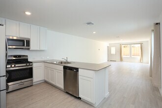 5231 Whirling Way in San Antonio, TX - Building Photo - Building Photo