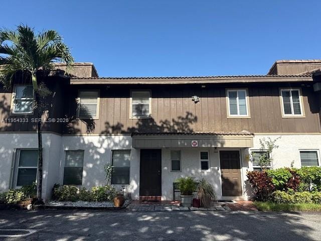 property at 3920 Woodside Dr