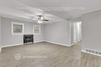 1949 Fort Valley Dr in East Point, GA - Foto de edificio - Building Photo