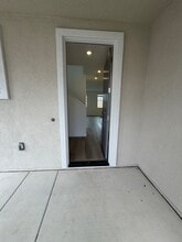 8404 Sinesky Wy in Elk Grove, CA - Building Photo - Building Photo