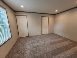 343 Stratford Ct in Dimondale, MI - Building Photo - Building Photo