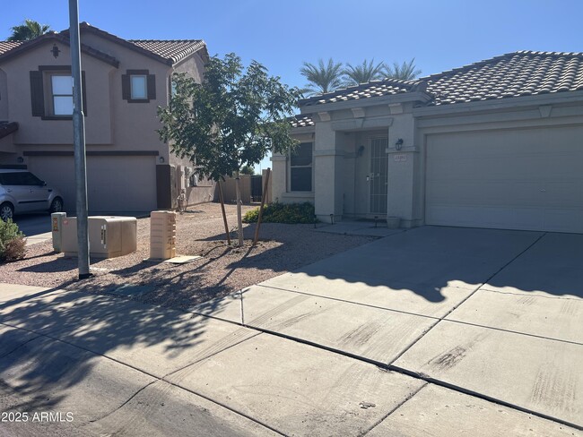 15481 W Cameron Cir in Surprise, AZ - Building Photo - Building Photo