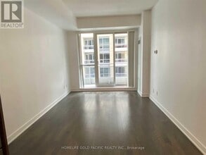 9205 Yonge St in Richmond Hill, ON - Building Photo - Building Photo