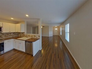 736 Elizabeth Dr in Burleson, TX - Building Photo - Building Photo