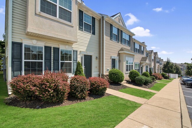 Emerald Pointe Townhomes in Harrisburg, PA - Building Photo - Building Photo