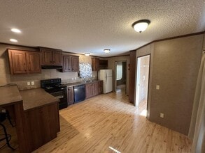 5510 Lavey Ln in Baker, LA - Building Photo - Building Photo