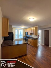 5029 N Harding Ave, Unit 5029-1W in Chicago, IL - Building Photo - Building Photo