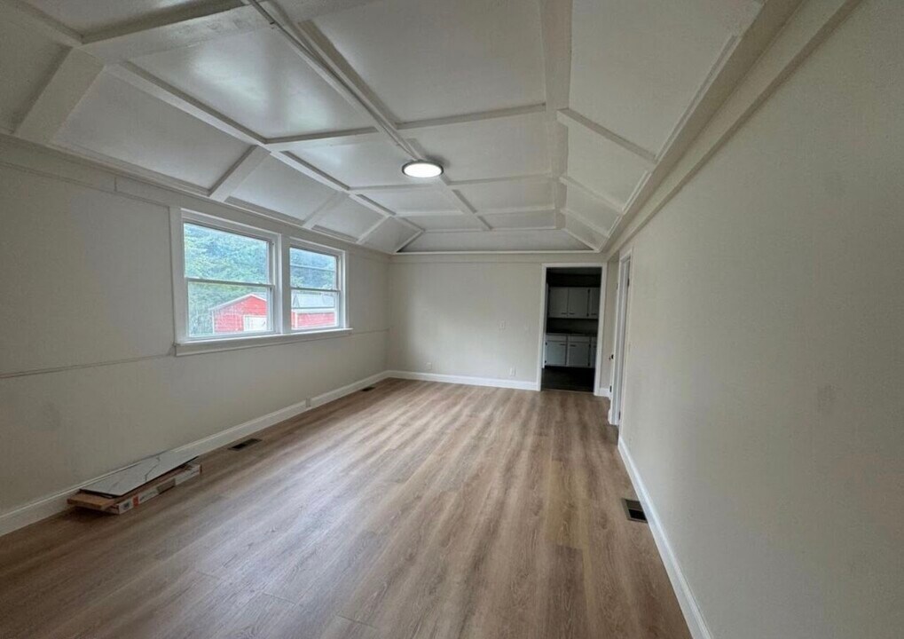 14 Chatham St, Unit 1 in Nassau, NY - Building Photo