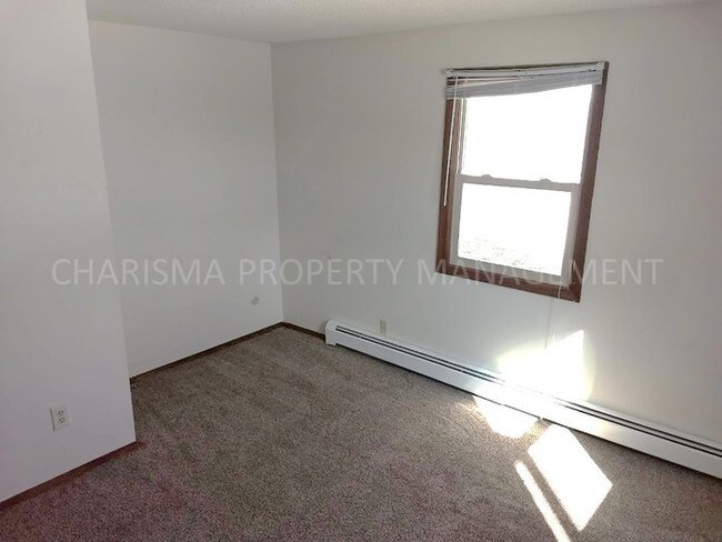 3604 S Cathy Ave-Unit -2 in Sioux Falls, SD - Foto de edificio - Building Photo