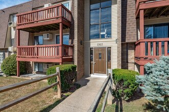 Pinebrook Tower Apartments in Lorain, OH - Foto de edificio - Building Photo