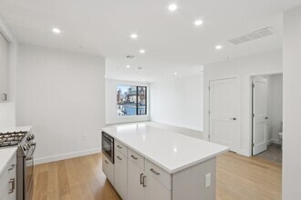 256 Dorchester St, Unit 408 in Boston, MA - Building Photo - Building Photo