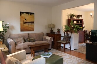 13 Morse St, Unit B in Berwick, ME - Building Photo - Building Photo