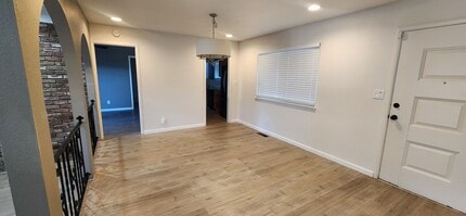 6940 Reichmuth Way in Sacramento, CA - Building Photo - Building Photo