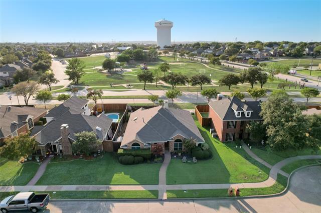 4027 Red Maple Dr in Carrollton, TX - Foto de edificio
