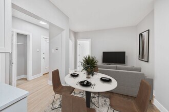 7375 N Damen Ave in Chicago, IL - Foto de edificio - Building Photo