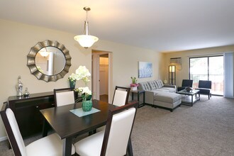 Parkside Estates in Glendale Heights, IL - Foto de edificio - Interior Photo