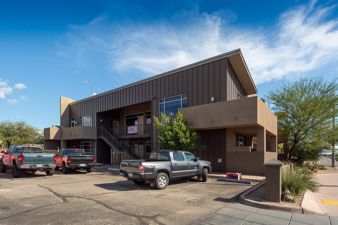 Sam Hughes Court in Tucson, AZ - Foto de edificio