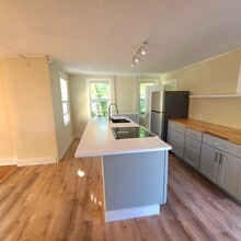 831 Boston Post Rd in Madison, CT - Building Photo - Building Photo