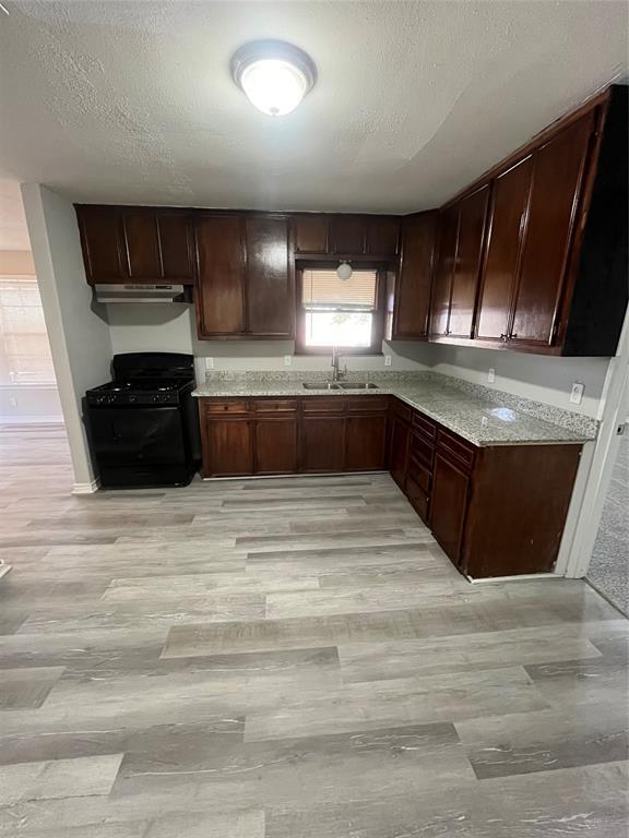 6716 S Lincoln Dr in Hitchcock, TX - Building Photo - Building Photo