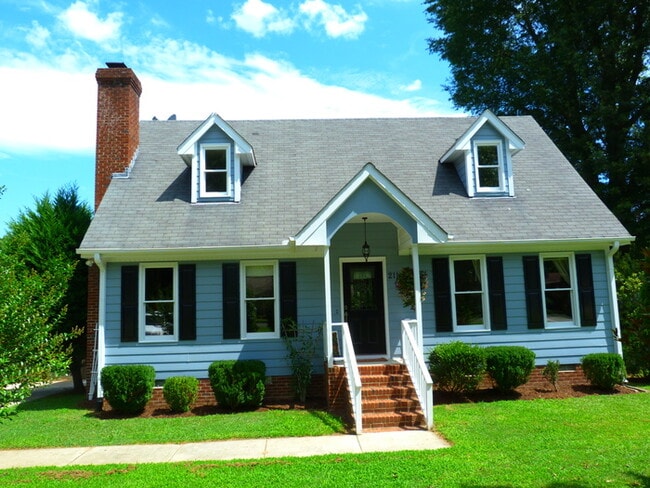 property at 211 Sandlewood Dr