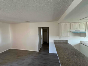 509 E Ave Q-1 in Palmdale, CA - Building Photo - Building Photo