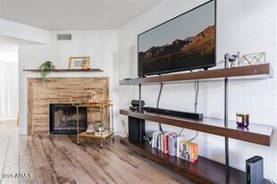 1402 E Osborn Rd in Phoenix, AZ - Building Photo