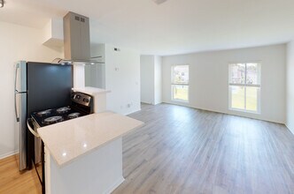 1800 Ashley West Apartments in Charleston, SC - Building Photo - Interior Photo