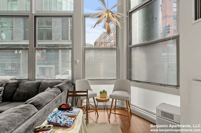 88 Kingston St, Unit 1b in Boston, MA - Foto de edificio - Building Photo