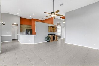 18025 Greenwood Dr in Naples, FL - Foto de edificio - Building Photo