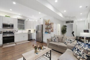 2316 W Augusta Blvd in Chicago, IL - Building Photo