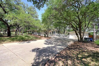 922 Oak Ln in New Braunfels, TX - Building Photo - Building Photo