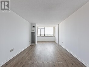 3000-3000 Bathurst St in Toronto, ON - Building Photo - Building Photo