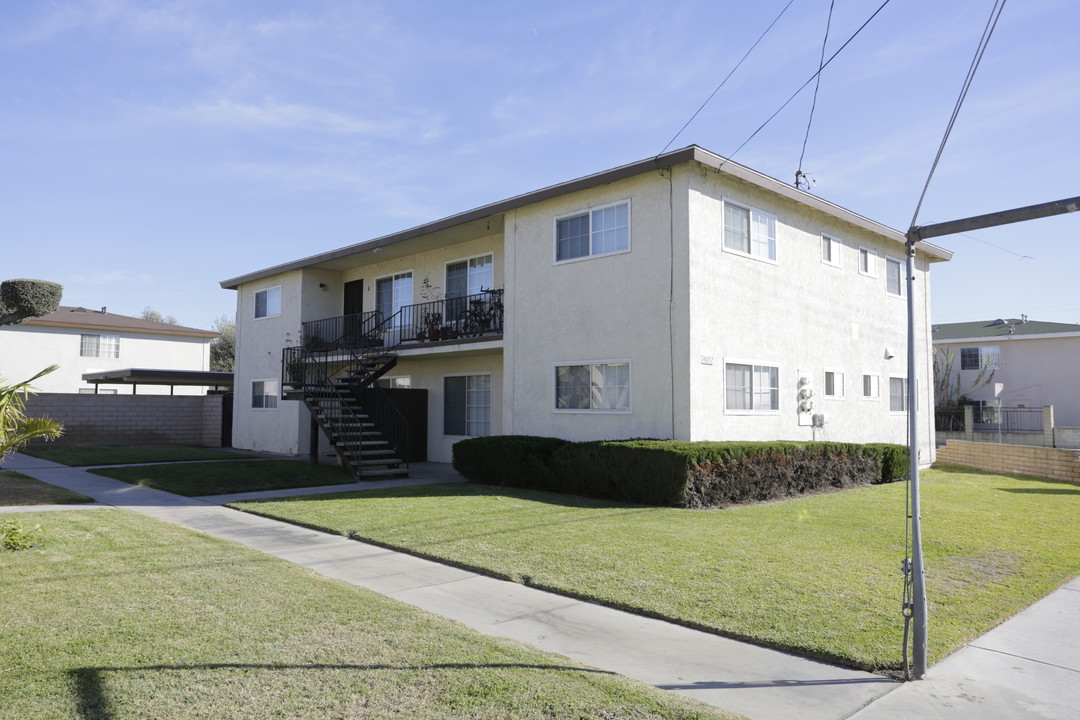 14692 Bushard St in Westminster, CA - Foto de edificio