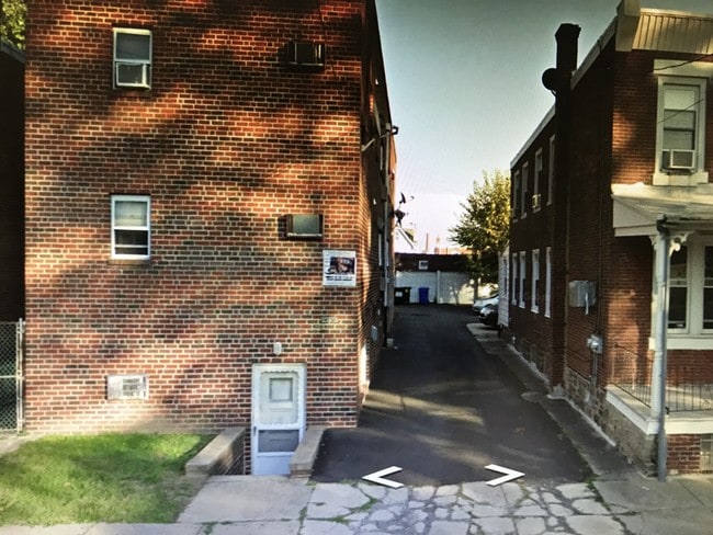 6035 Palmetto St, Unit 2A in Philadelphia, PA - Foto de edificio - Building Photo