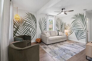 138 1/2 Oneida St in St. Augustine, FL - Building Photo