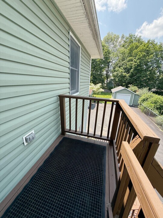 642 Lincoln Ave, Unit B All Inclusive in Pompton Lakes, NJ - Building Photo
