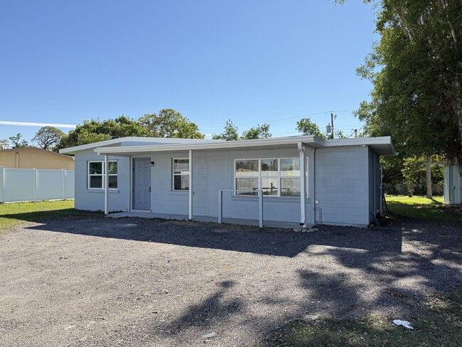 612 64th Avenue Dr W in Bradenton, FL - Building Photo - Building Photo