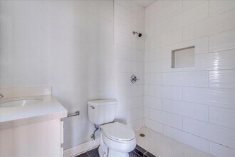 1916 Robbins Pl in Austin, TX - Foto de edificio - Building Photo