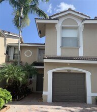 9009 NW 54th St in Sunrise, FL - Foto de edificio - Building Photo